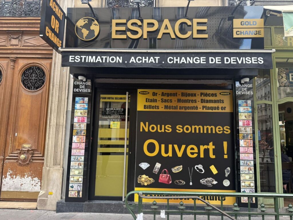 Devanture bureau de change à Paris 6e rue de rennes